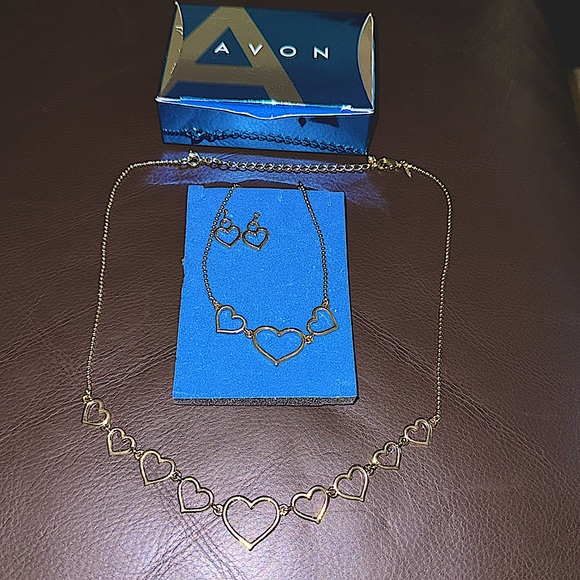 Avon Gold tone color, 3 piece set - Picture 1 of 3